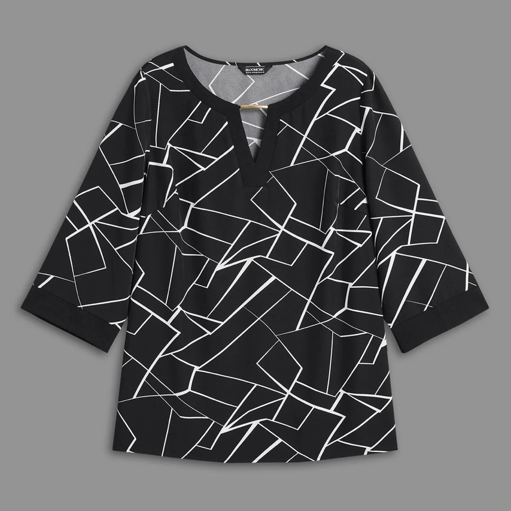 BloomChic Sz 26 / 4X Lightweight Geometric Print Metal Detail Spliced Blouse